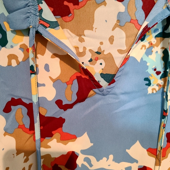 💋💋💋Trendy gorgeous blouse! I need a smaller size.💋💋💋 - Picture 2 of 5